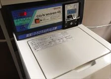 コイン式の洗濯機。2台あります