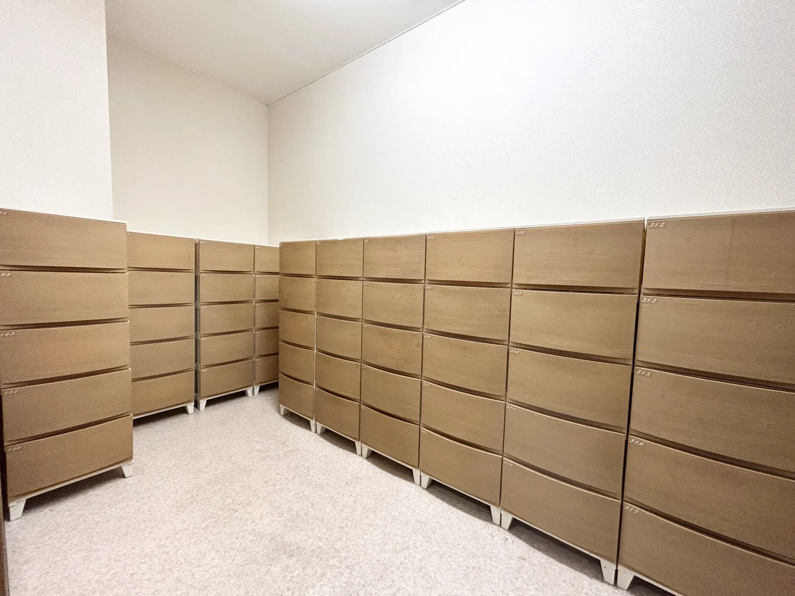 お部屋ごとに使えるキッチン用の収納