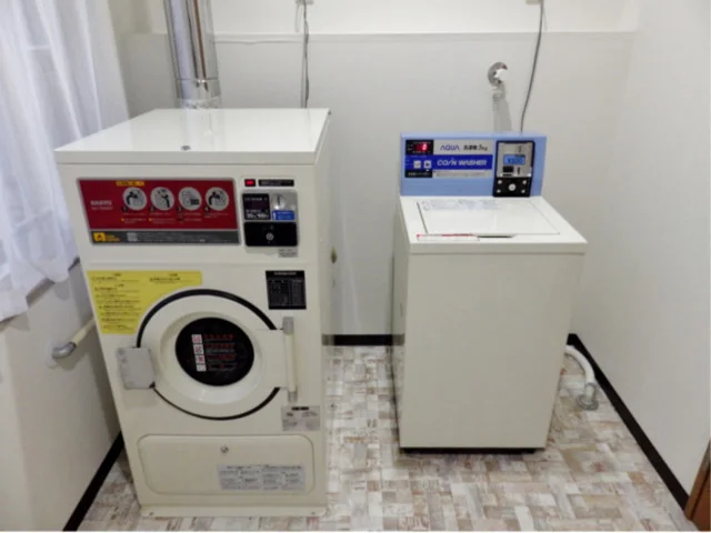 各階に洗濯機と乾燥機があります