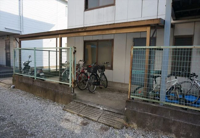 駐輪場。原付も置けます
