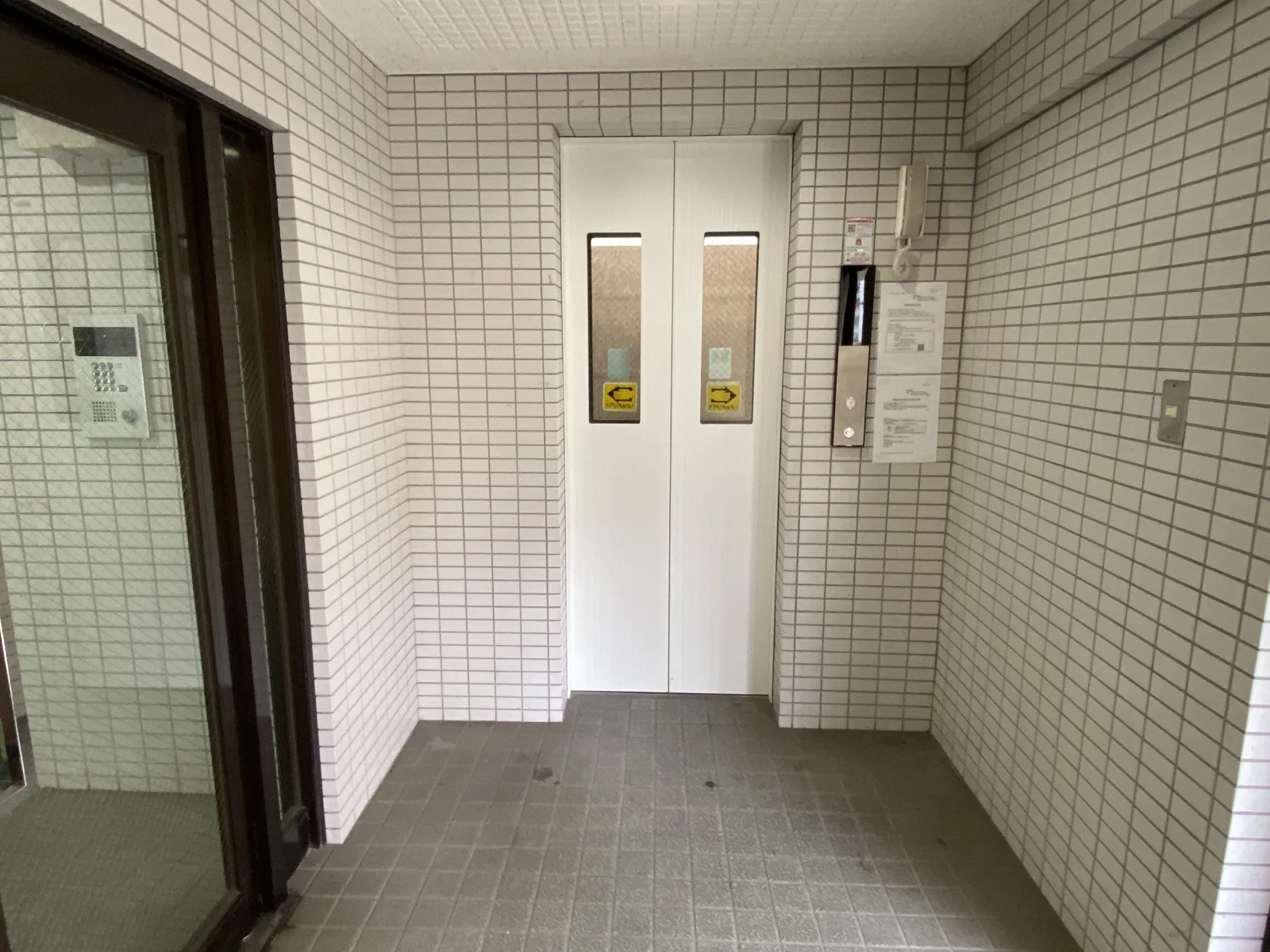 エレベーター。引っ越しの荷物も運びやすいです