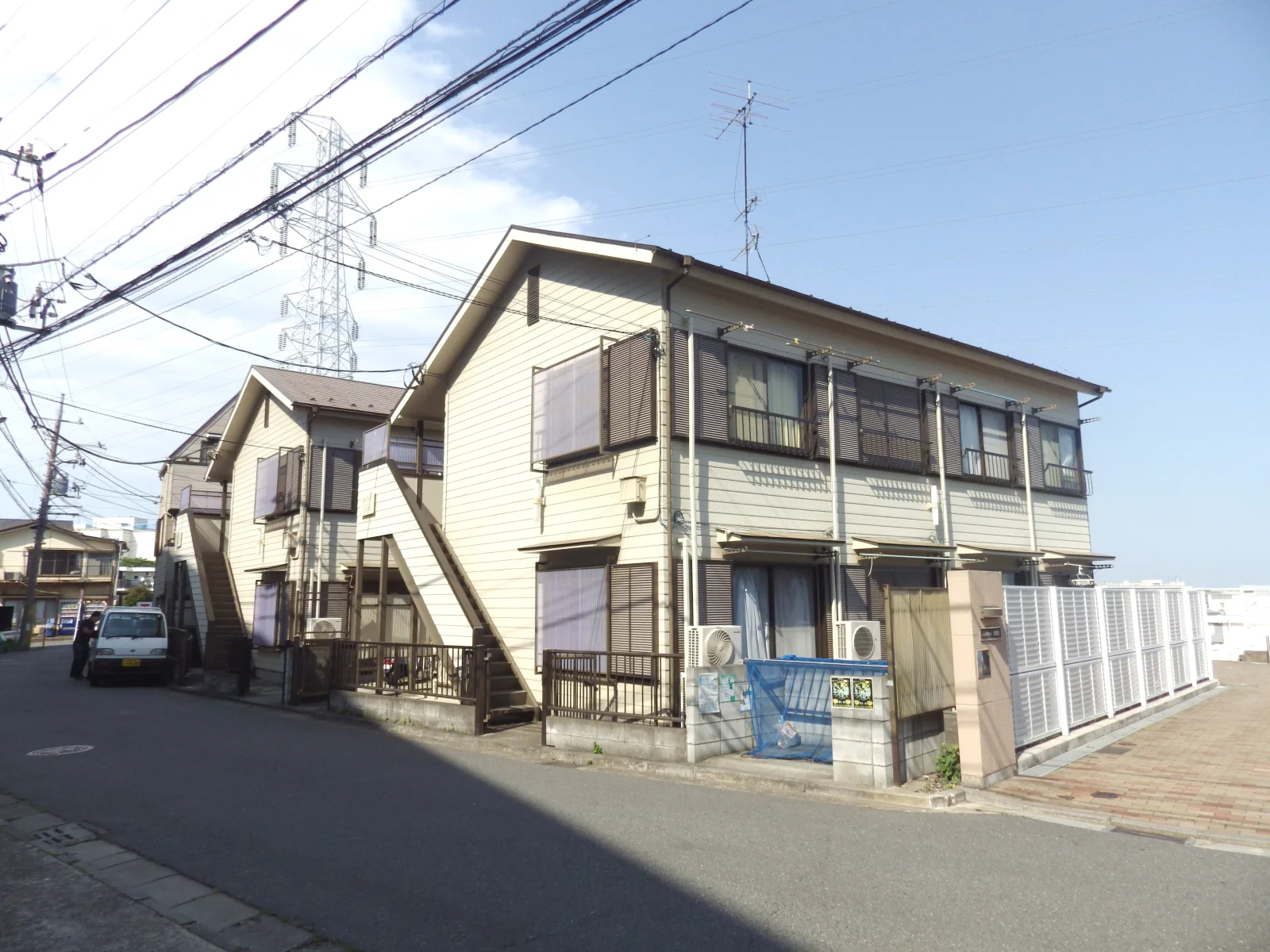 建物の外観。木造2階建てです