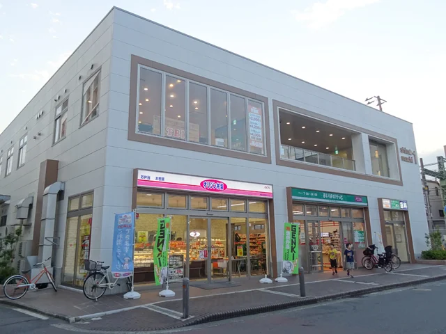 神奈川新町駅前