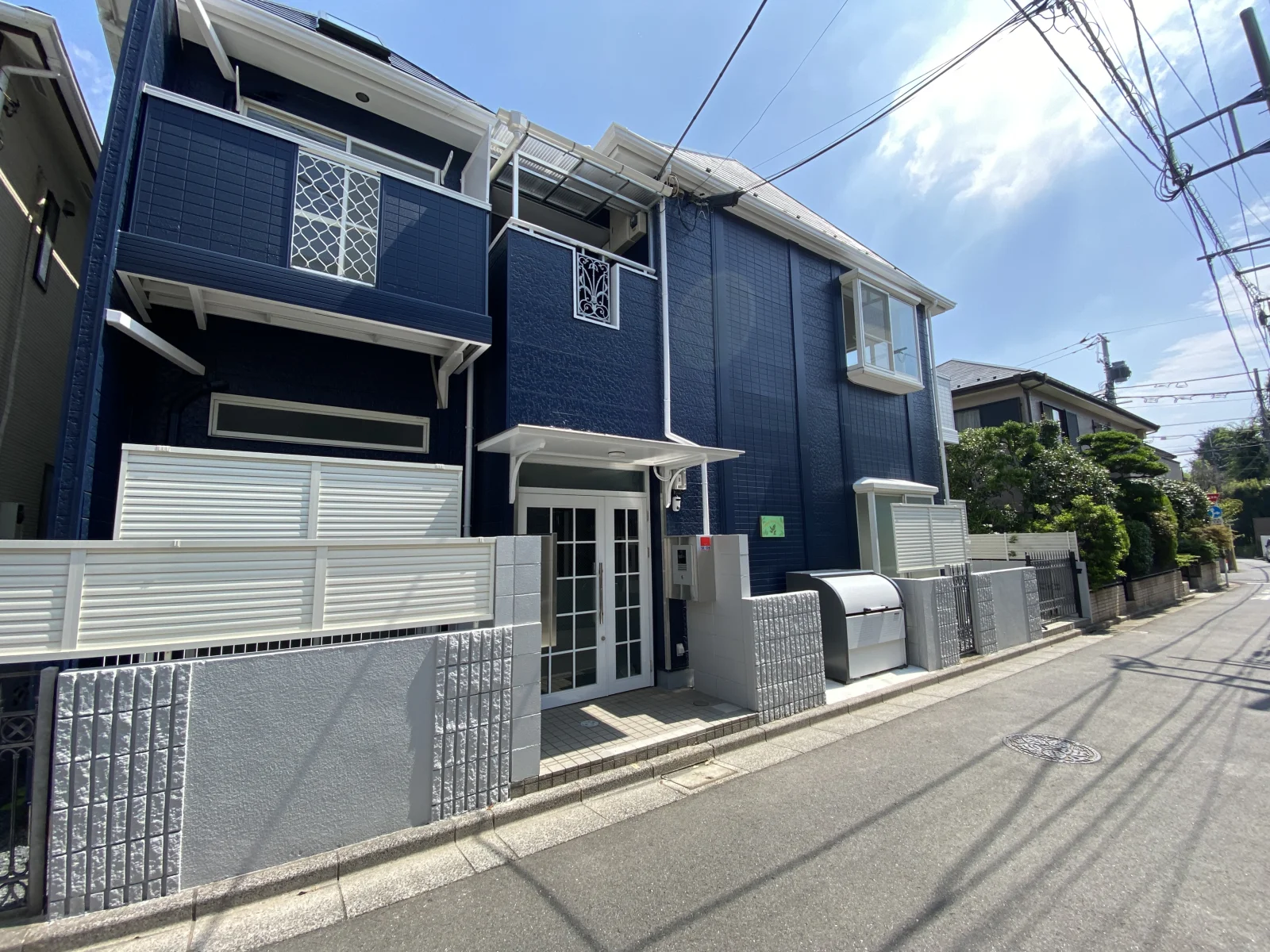 建物の外観。木造2階建てです
