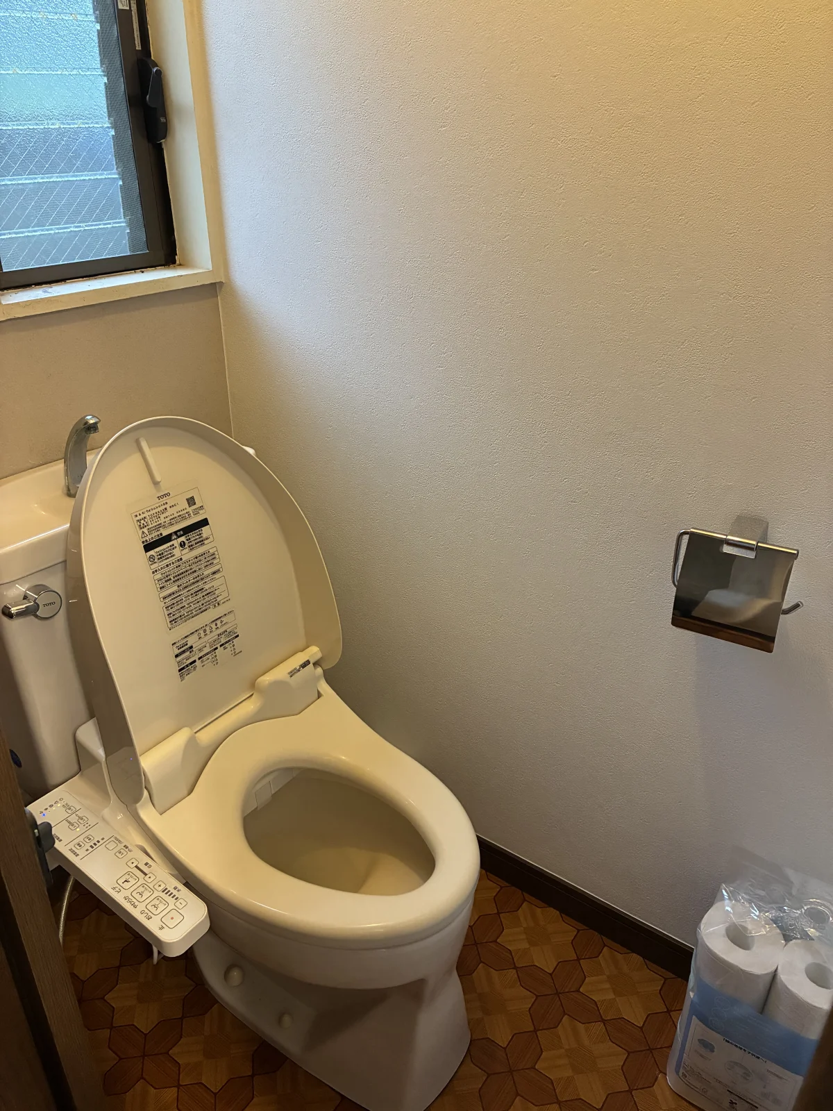 トイレはウォシュレット付き