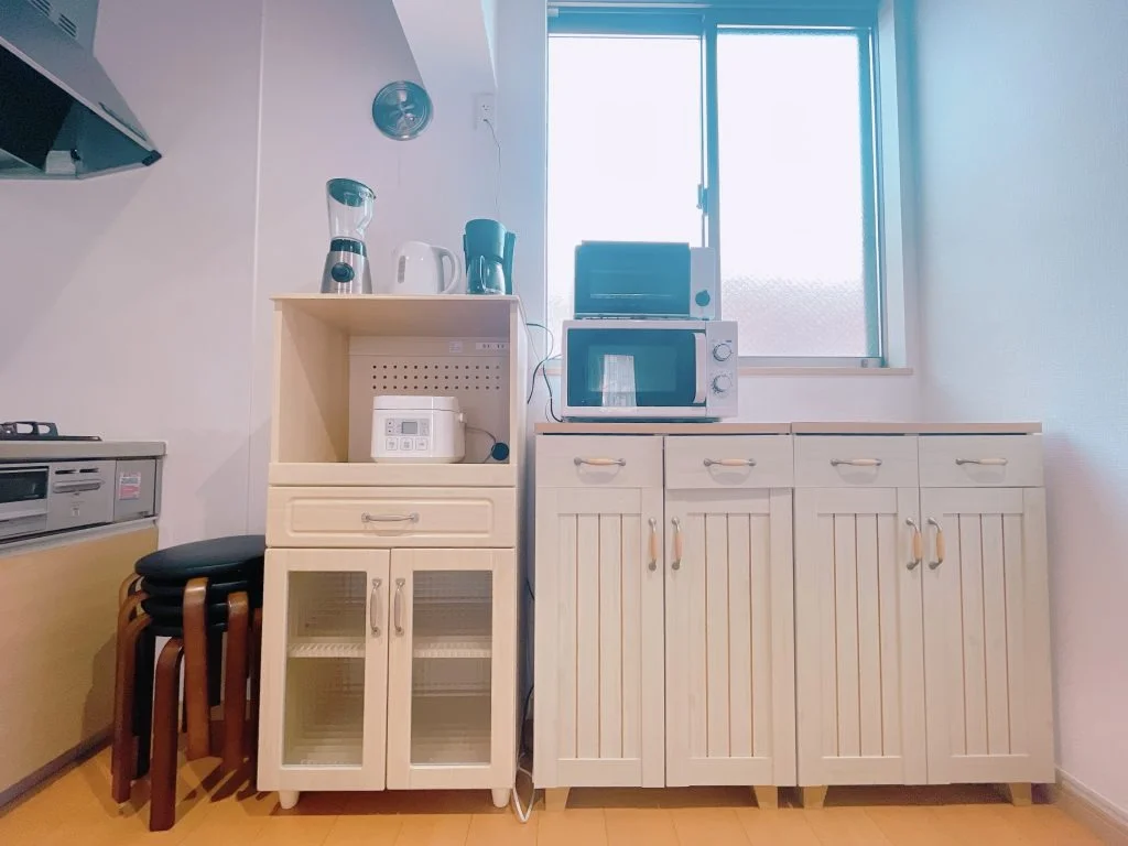 Kitchen storage and appliances