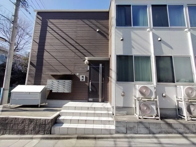 建物外観と入口