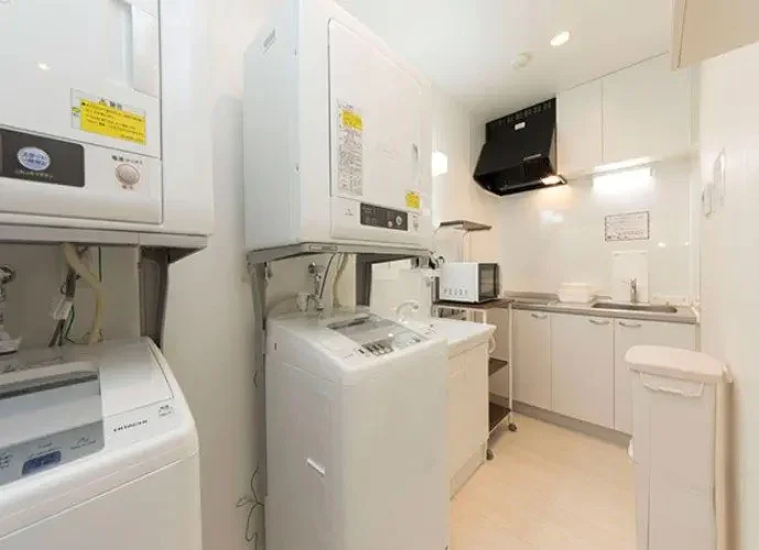 Washing machine and kitchen