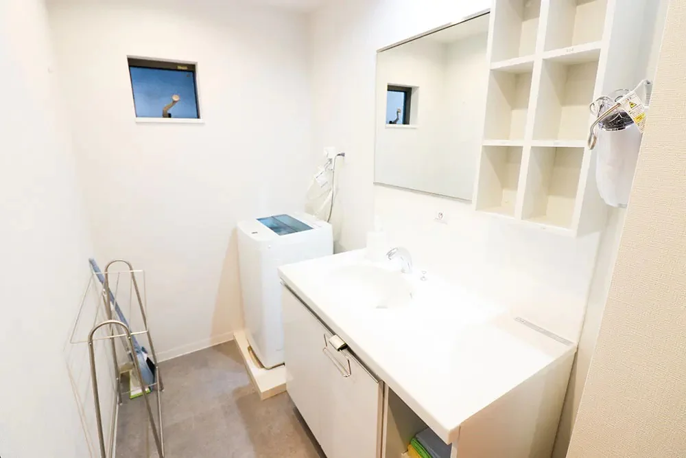 Washbasin and washing machine