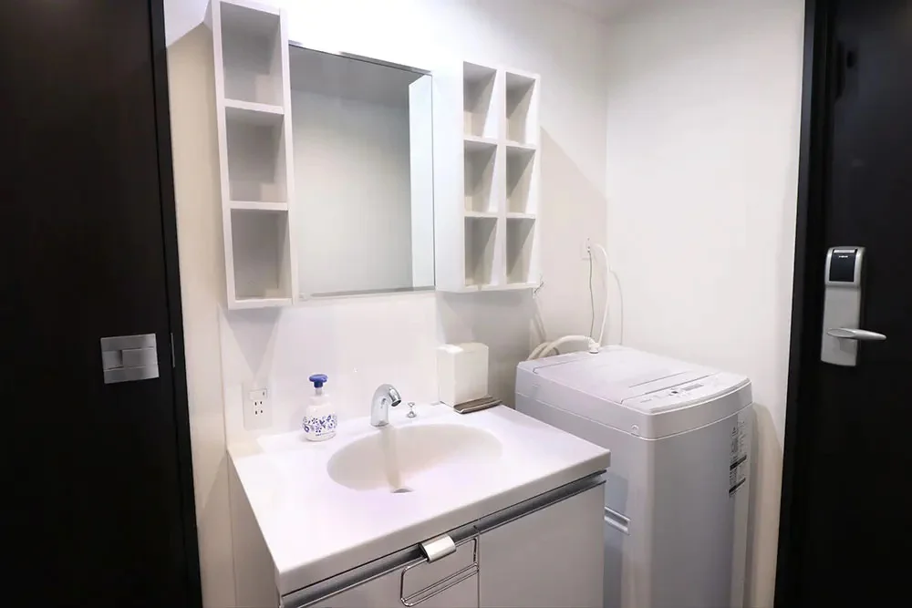 Washbasin and washing machine