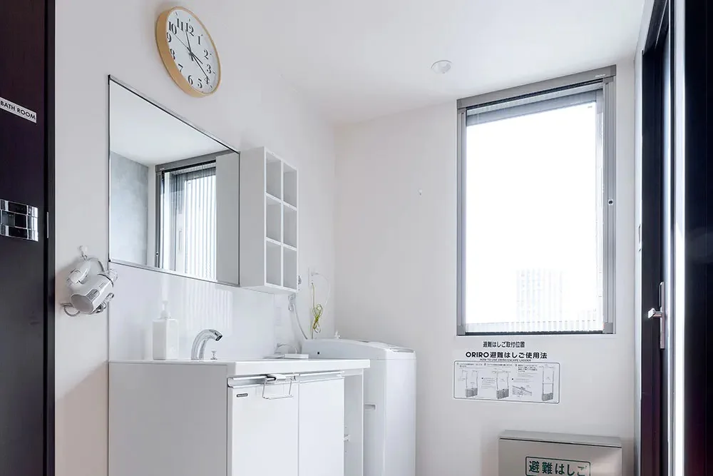 Washbasin and washing machine