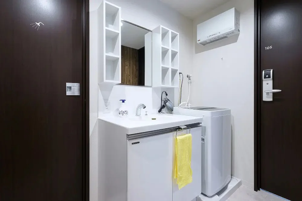 Washbasin and washing machine