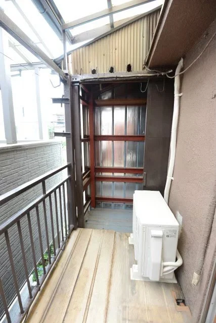 クローバーハウス北千住小菅 のスナップ写真 — 【初月0円】荷物が多い方におすすめ！8.1畳の広めの個室に、大容量クローゼット・ベランダ・倉庫付き。女性専用、北千住の隣