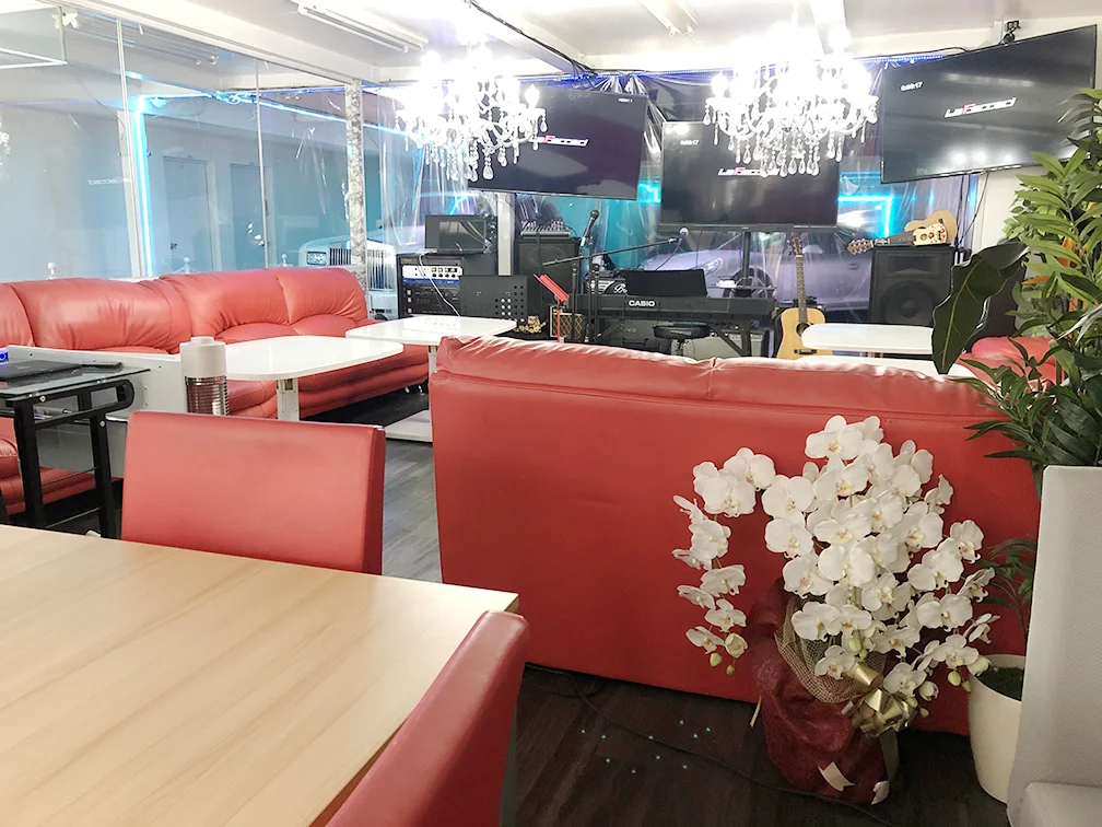 重量鉄骨で耐震性抜群・ジム付きペット可のシェアハウス のスナップ写真 — カフェのあるシェアハウスです