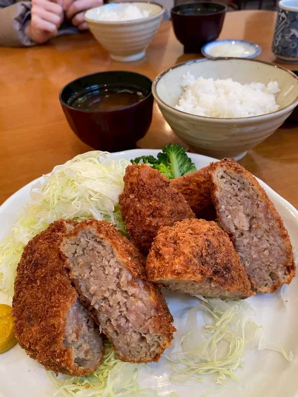 横浜駅北口NT青木橋 のスナップ写真 — ハウスからすぐのメンチカツが美味しいサンオリーブでランチしました！！👉おすすめ横浜♪都内にも十数分☺️利便性抜群！大人気