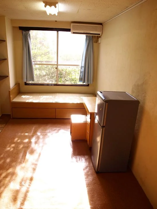 収納付きのベッドがあるお部屋