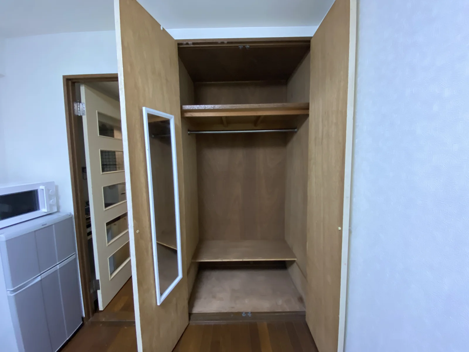 お部屋の収納。荷物をしまえます