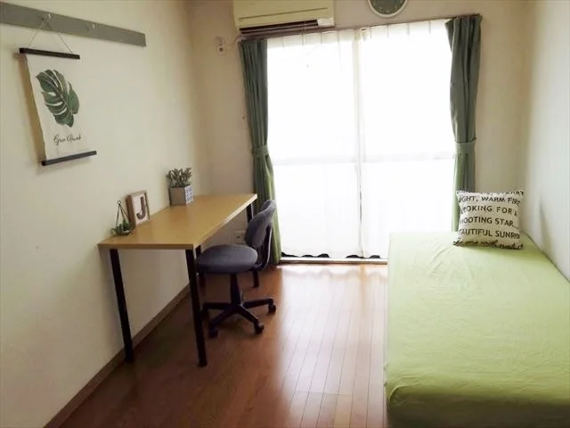 別のお部屋の例。家具の配置が違います