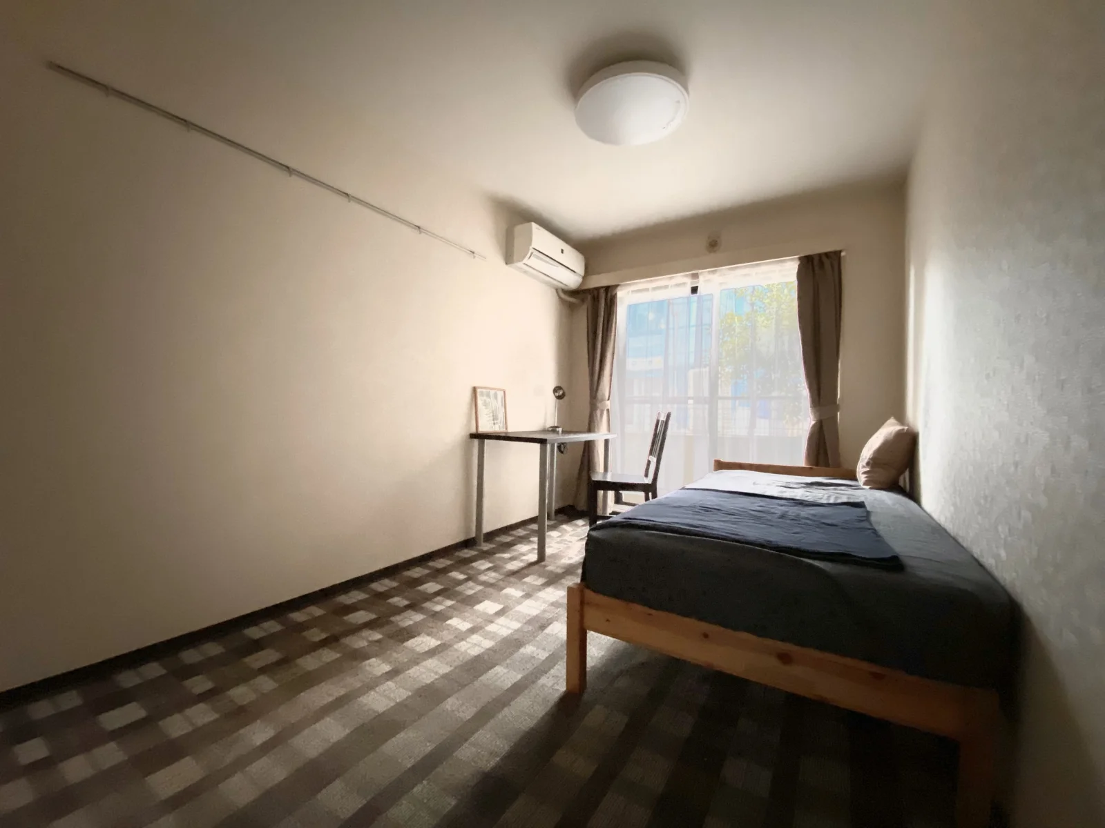 お部屋は6畳。備品はお部屋により異なります