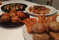 机とイス。勉強や作業にちょうどいい大きさです