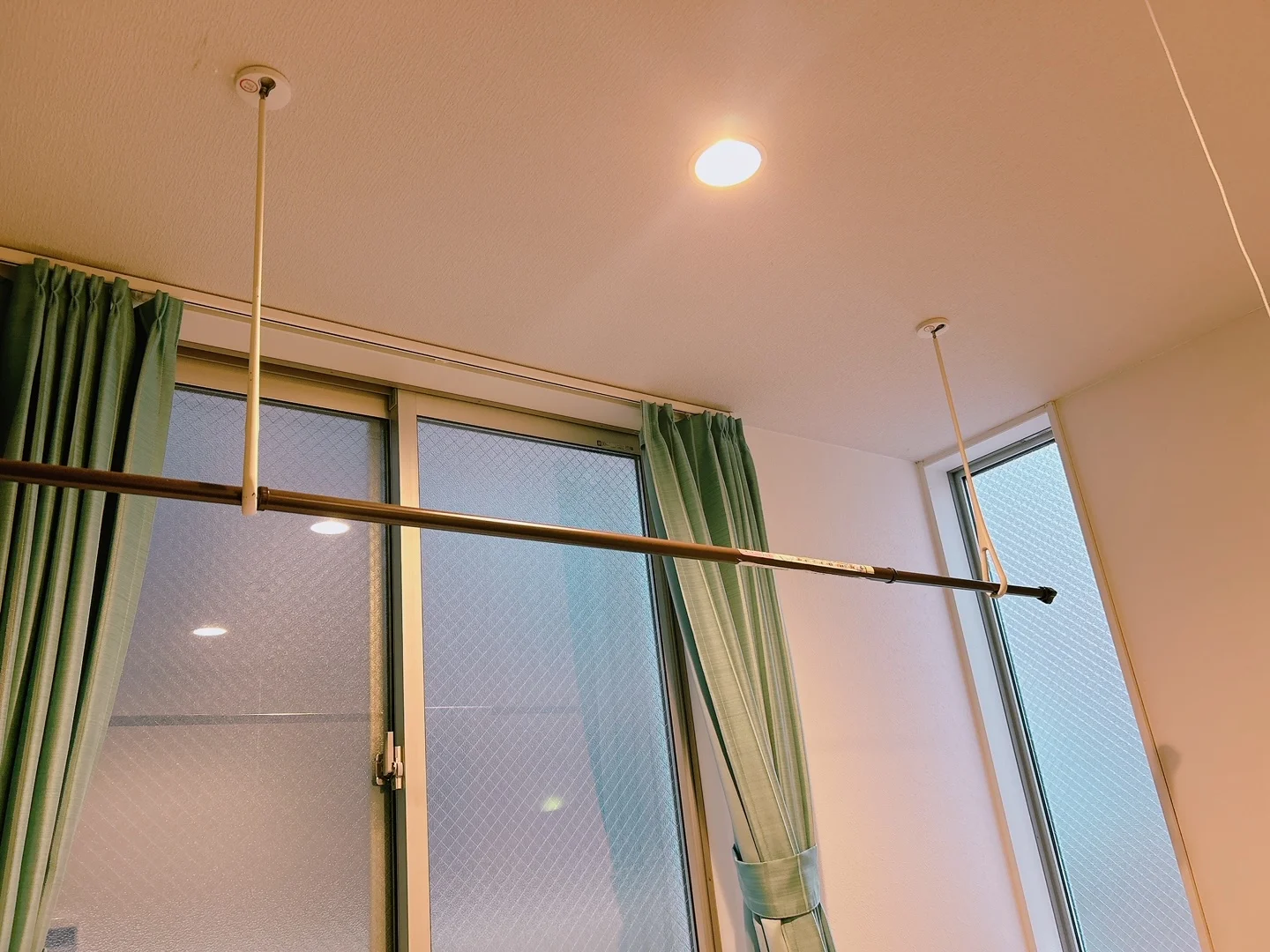 Laundry drying rack