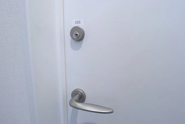 ドア