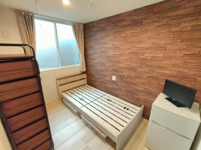 Comes furnished with furniture and appliances