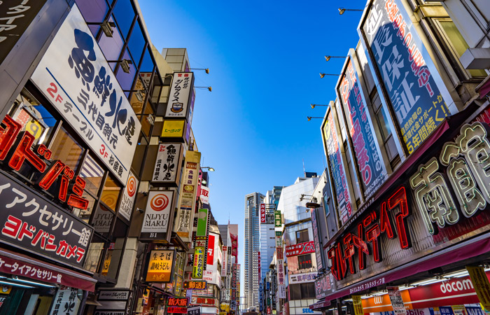 新宿の繁華街